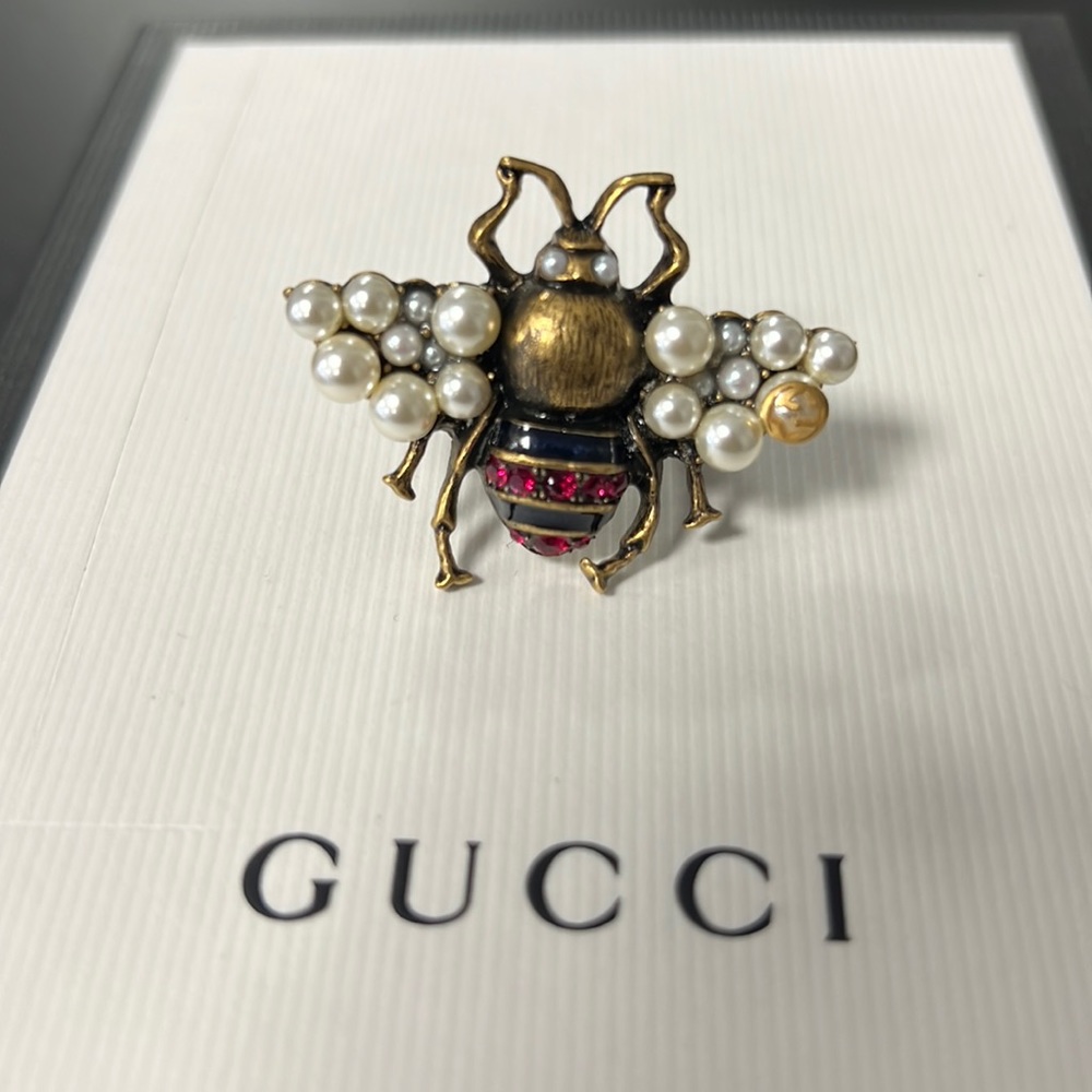 Gucci Bee Crystal & Pearl Ring - Picture 1 of 4